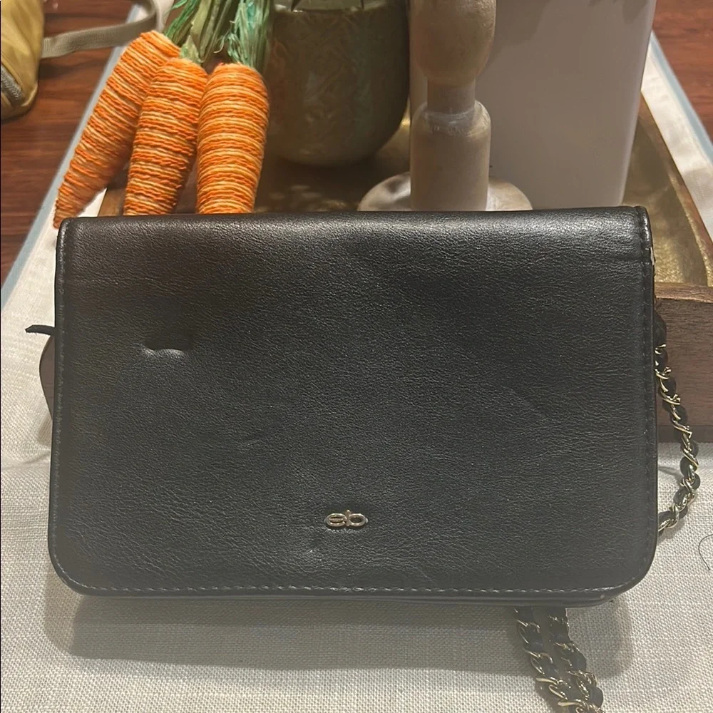bebe Elegant Black Crossbody Bag w chain